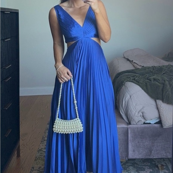 NWT A&F Abercrombie & Fitch Giselle
Pleated Cutout Maxi Dress Blue Satin Small - Picture 3 of 8